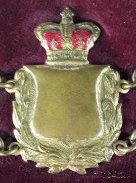 Церемониальная нашейная лента.