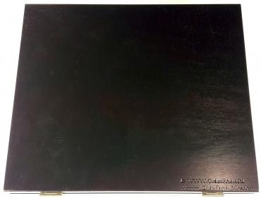 Коллекция юбилейных медалей.