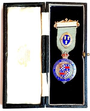 Знак RMIB 1935. STEWARD ROYAL MASONIC INSTITUTION FOR BOYS.  – Королевский Масонский институт для мальчиков.