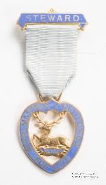 Знак RMIB 1974. STEWARD ROYAL MASONIC INSTITUTION FOR BOYS.  – Королевский Масонский институт для мальчиков.