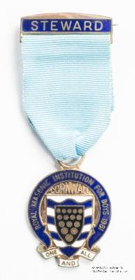 Знак RMIB 1981. STEWARD ROYAL MASONIC INSTITUTION FOR BOYS.  – Королевский Масонский институт для мальчиков.