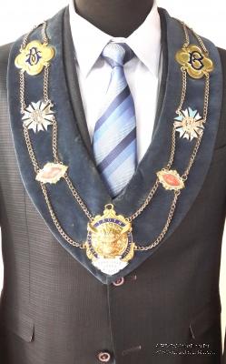 Церемониальная нашейная лента.