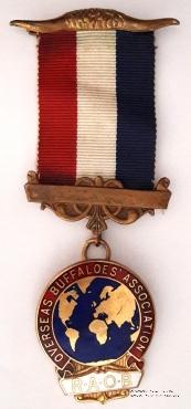 Знак ассоциации Ордена Буйволов за рубежом.