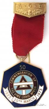 Знак празднования 50-летнего юбилея ложи.