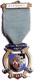 Знак STEWARD ROYAL MASONIC INSTITUTION FOR BOYS. – Королевский Масонский институт для мальчиков.