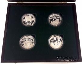 Коллекция юбилейных медалей.