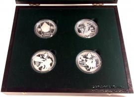 Коллекция юбилейных медалей.