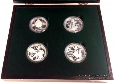 Коллекция юбилейных медалей.