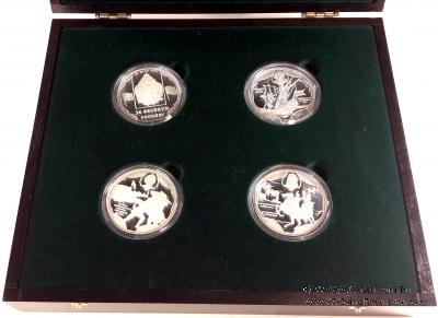 Коллекция юбилейных медалей.