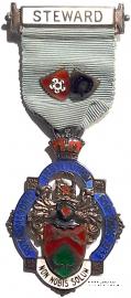 Знак RMIB 1933. STEWARD ROYAL MASONIC INSTITUTION FOR BOYS.  – Королевский Масонский институт для мальчиков.