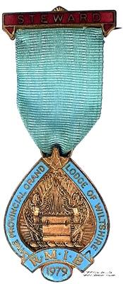 Знак RMIB 1979. STEWARD ROYAL MASONIC INSTITUTION FOR BOYS.  – Королевский Масонский институт для мальчиков.