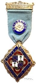 Знак RMIB 1932. STEWARD ROYAL MASONIC INSTITUTION FOR BOYS. – Королевский Масонский институт для мальчиков.